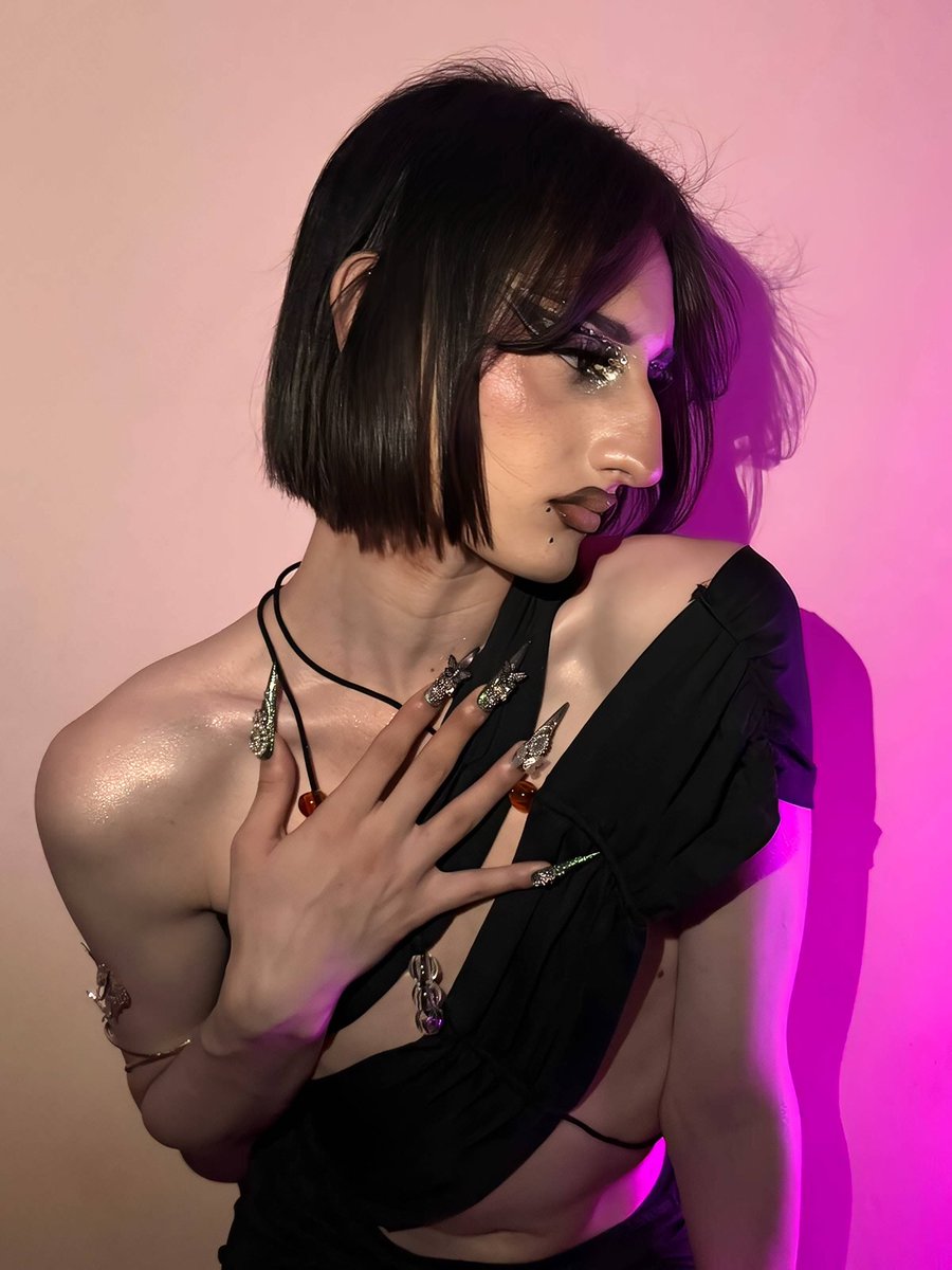 bamboo_camelleo's tweet photo. #modelspose #pose #mannequin #shooting #dragqueen https://t.co/VxKHAliu1f