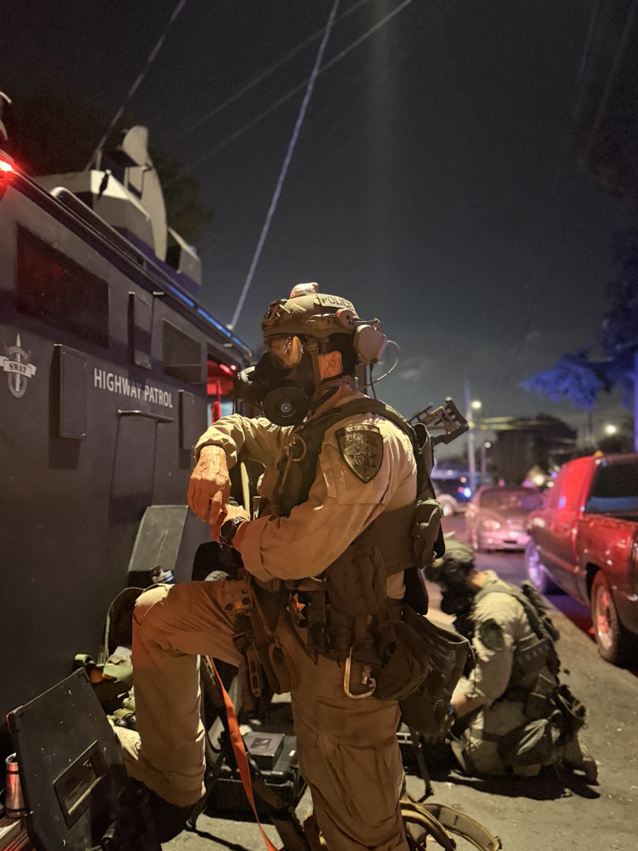 CHP_HQ's tweet photo. A stolen vehicle investigation in Oakland led to three arrests and a CHP SWAT response. As California’s state police, the CHP brings specialized resources and capabilities to support communities and our law enforcement partners.

🔗 https://t.co/jtbDfww5fE https://t.co/6ovDaFp47S