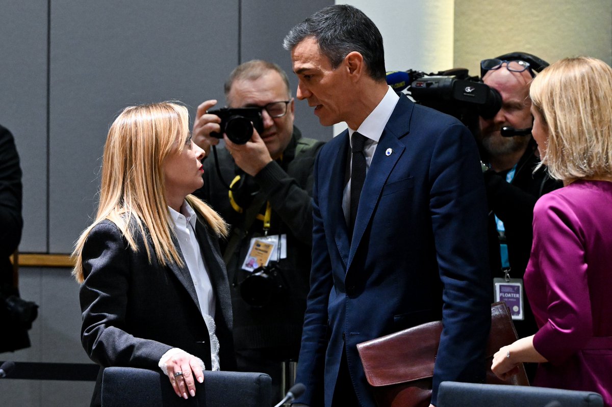 elespanolcom's tweet photo. 🔴 #URGENTE | El Gobierno mantiene el pulso contra Meloni y anuncia controles fronterizos a los viajeros procedentes de Italia

📲 Más información: https://t.co/GjHXpzQh77 https://t.co/NVtCwsO3XC