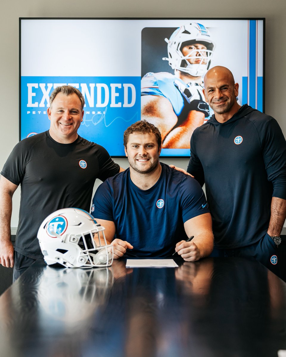 Titans's tweet photo. The deal is sealed. @PSkoronski https://t.co/cJHVzTIkRh
