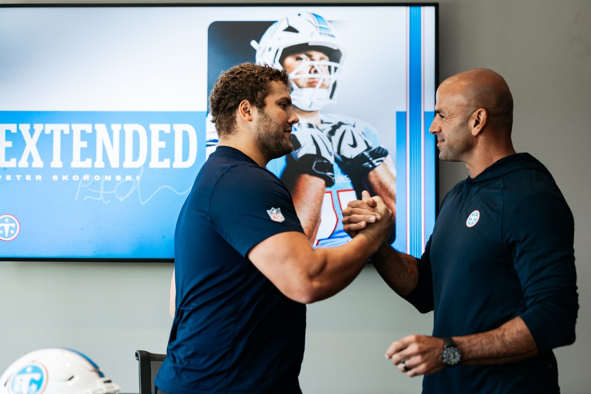 Titans's tweet photo. The deal is sealed. @PSkoronski https://t.co/cJHVzTIkRh