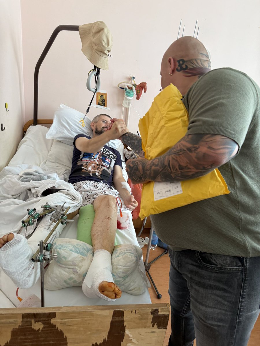 DanielPowerBus's tweet photo. 🇵🇱🤝🇺🇦 SZACUNEK DLA CHŁOPAKÓW, KTÓRZY WALCZĄ O SWÓJ KRAJ! 🫡

Szacunek dla ukraińskich żołnierzy za odwagę, poświęcenie i obronę własnej Ojczyzny. 🇺🇦

Ale pamiętajmy o jednym — oni bronią nie tylko Ukrainy. Bronią również bezpieczeństwa Polski i całej Europy. 🇵🇱🇪🇺

To właśnie tam każdego dnia zatrzymywana jest rosyjska agresja. To oni stoją na pierwszej linii, żeby wojna nie rozlała się dalej — na kolejne miasta Ukrainy i kolejne państwa Europy.

Możemy mieć różne poglądy. Możemy się spierać o politykę.
Ale szacunek należy się tym, którzy ryzykują własnym życiem, broniąc swoich rodzin, domów i swojej ziemi.

🇺🇦 Szacunek Obrońcom Ukrainy!
🇵🇱 Silna Ukraina to również bezpieczniejsza Polska.

🫡🫡🫡 Daniel Lewakowski

#Ukraina #Polska #PolskiWolontariusz
#DanielLewakowski #PowerBus
