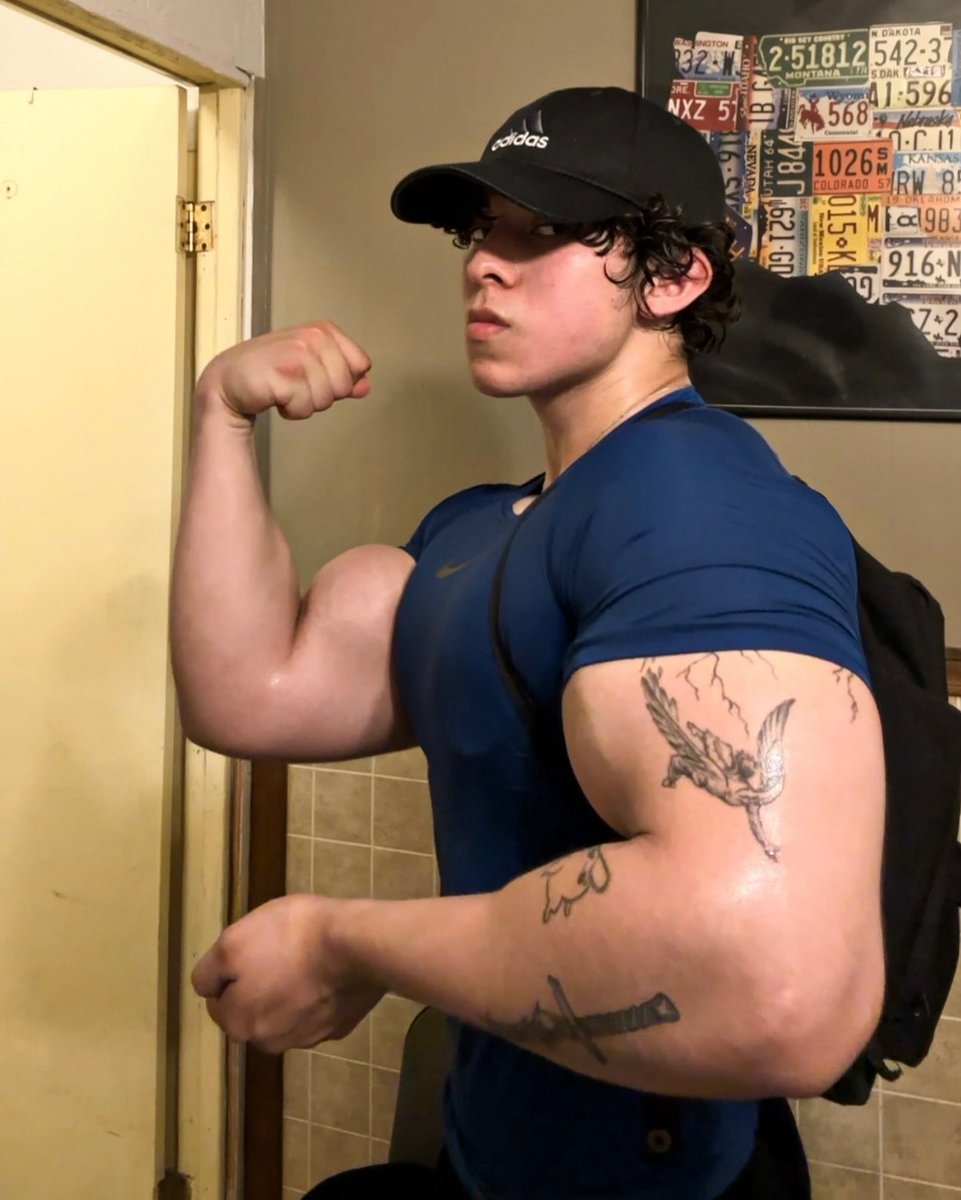 MuscleAdonis's tweet photo. Add my Snapchat: muscleadoniss for more content‼️ https://t.co/1wV6vFW4p8 https://t.co/CCOV1yji3q