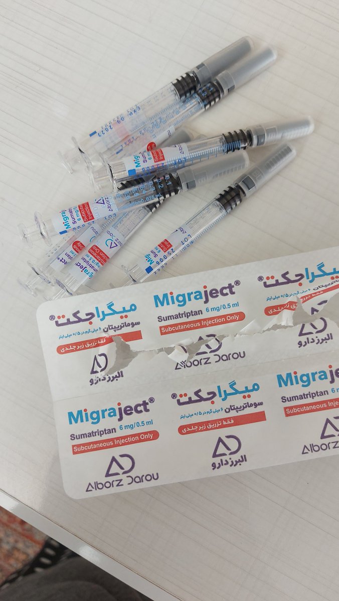 Migren00's tweet photo. اگه مث من میگرن دارین، آمپول زیرجلدی سوماتریپتان کشف جدیدمه. خودتون تو خونه به بازو، رون یا شکم تزریق می‌کنین؛ زودتر از قرصش تاثیر می‌کنه.
تو بسته‌های دو تایی و آماده‌ی تزریق عرضه شده. 
#میگرن https://t.co/4AOdGUFcTJ