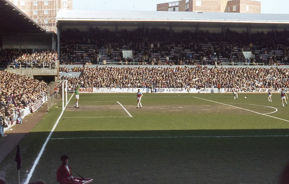 Iron_Threads_'s tweet photo. Before VAR.

Before social media.

Before football became content.

⚒️ https://t.co/AW1EzuVUx1