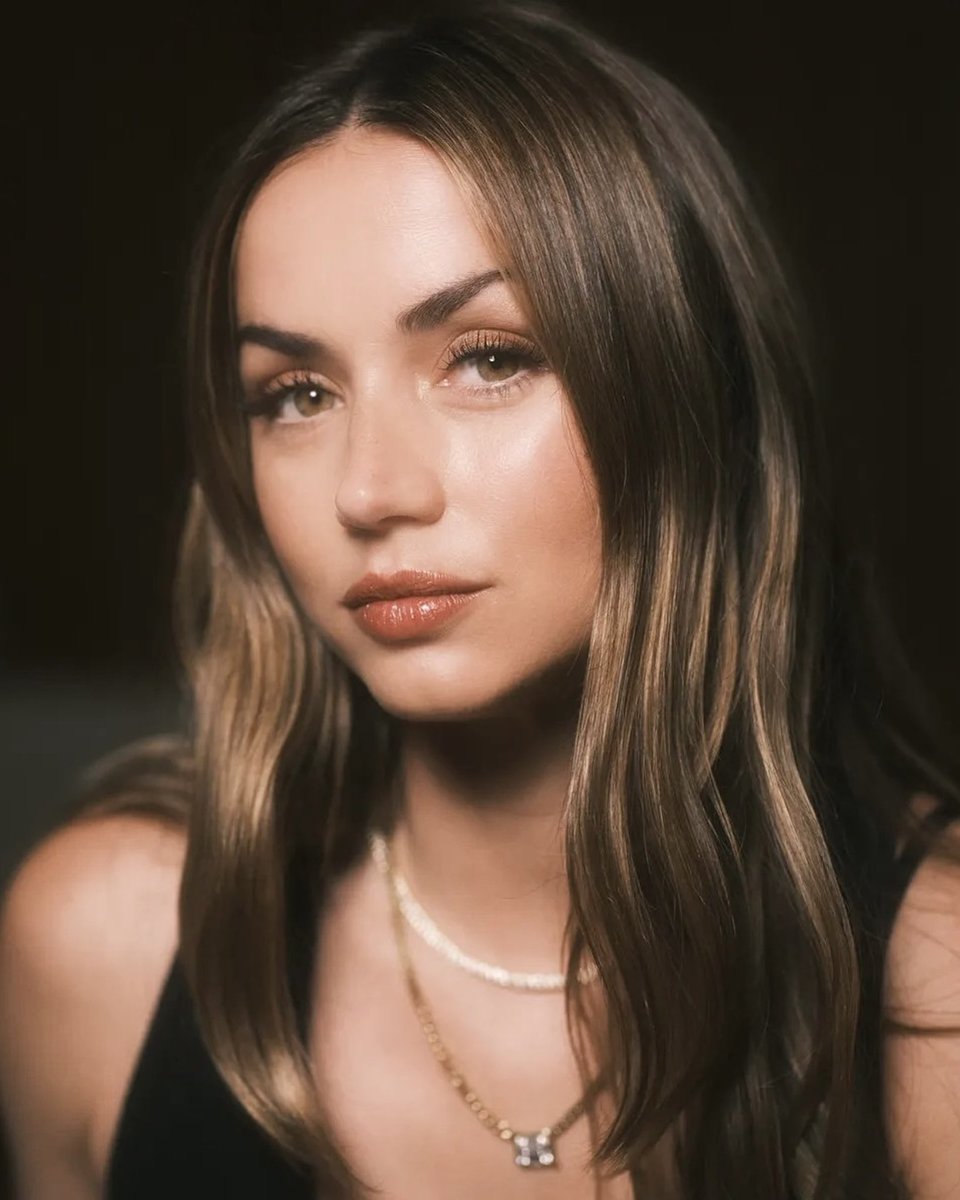 dearmasfiles's tweet photo. blessing your timeline with ana de armas https://t.co/O45ciI2Oun