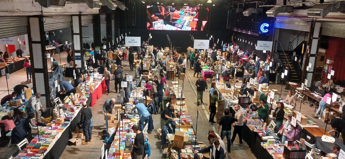 Edu_HO_Editor's tweet photo. Feria de Editores de Buenos Aires.

#FED26 🤓 https://t.co/GaDXeqsBaz