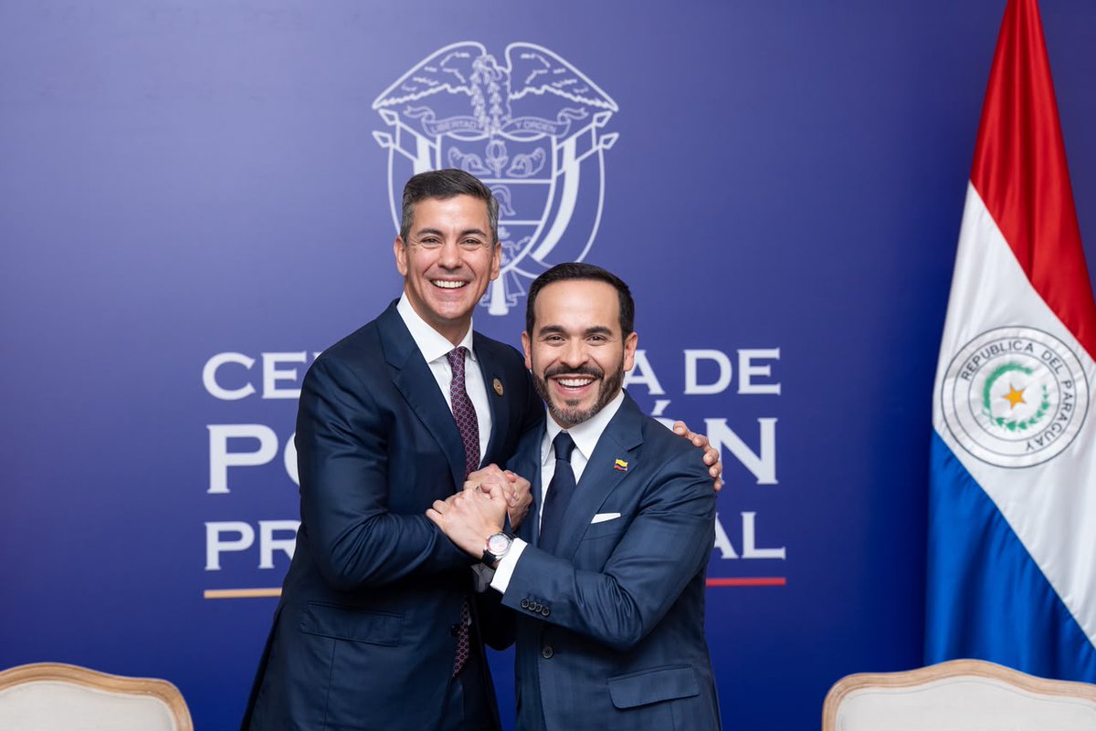 SantiPenap's tweet photo. En un excelente encuentro con el presidente electo de la hermana República de Colombia, @ABDELAESPRIELLA, dialogamos sobre el fortalecimiento de nuestras relaciones bilaterales. Durante la reunión priorizamos la cooperación en seguridad y la lucha conjunta contra el crimen transnacional organizado, además de abordar un mayor acercamiento de Colombia al Mercosur para potenciar, de manera específica, el comercio y las inversiones con nuestro país, trazando un sendero de trabajo conjunto para el futuro.