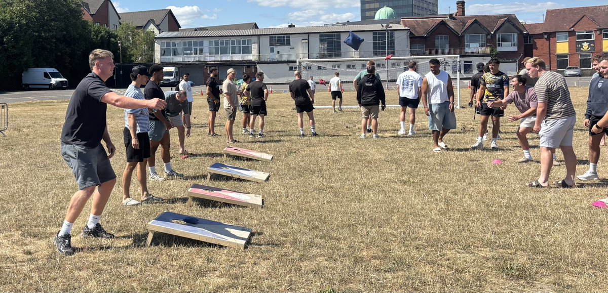 DRA_Community's tweet photo. 🐉𝗖𝗢𝗠𝗠𝗨𝗡𝗜𝗧𝗬 | Staff Fun Day
Great to bring the @dragonsrfc rugby dept and the @rodneyparade team together for an afternoon of fun, friendly competition and plenty of laughs. 🏉💪
A brilliant way to build relationships, followed by a top BBQ! 🔥🍔 

#WeAreGwentRugby https://t.co/zJhIvR1gUk