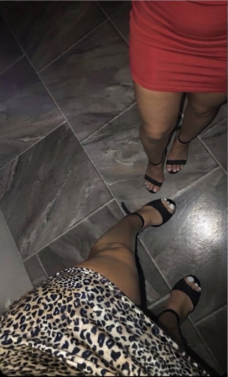 goddessqueensNL's tweet photo. Onze avond💃🏽 jullie portemonnee. Welke sukkel gaat onze avond betalen? 

Drankjes🥂' via https://t.co/NVYsmUS7FD

#tikkieslaaf #paypiggies #findomNL https://t.co/O7op49WwdI