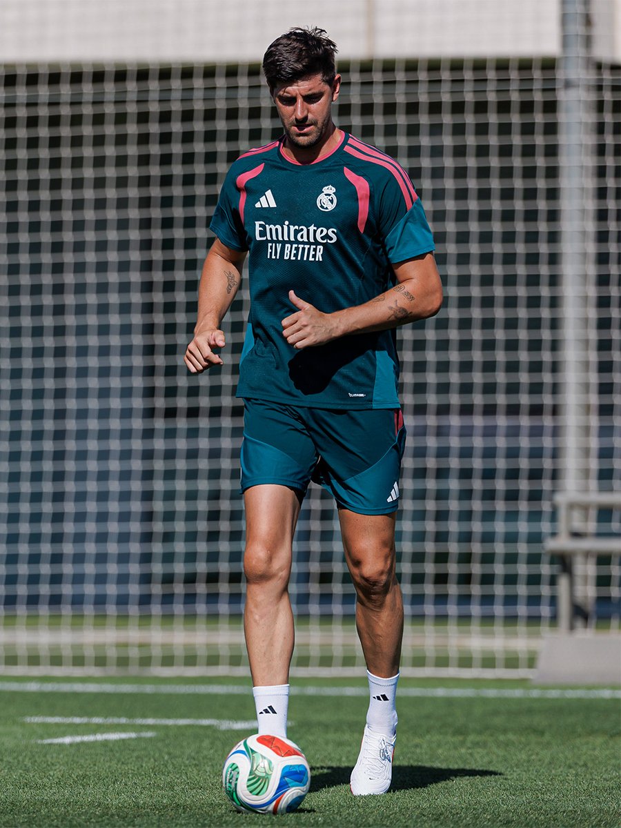 realmadriden's tweet photo. 🧤 Welcome back @ThibautCourtois ! https://t.co/r37PBy2W8i