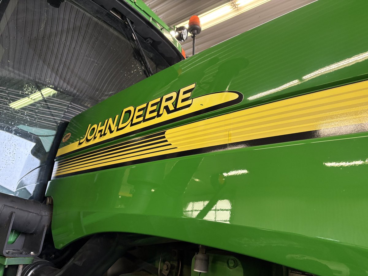 jodzfulton's tweet photo. 20 years old? Doesn’t look like it 😍✨

#johndeere #paintcorrection #agdetailing https://t.co/lmjgeysjXK