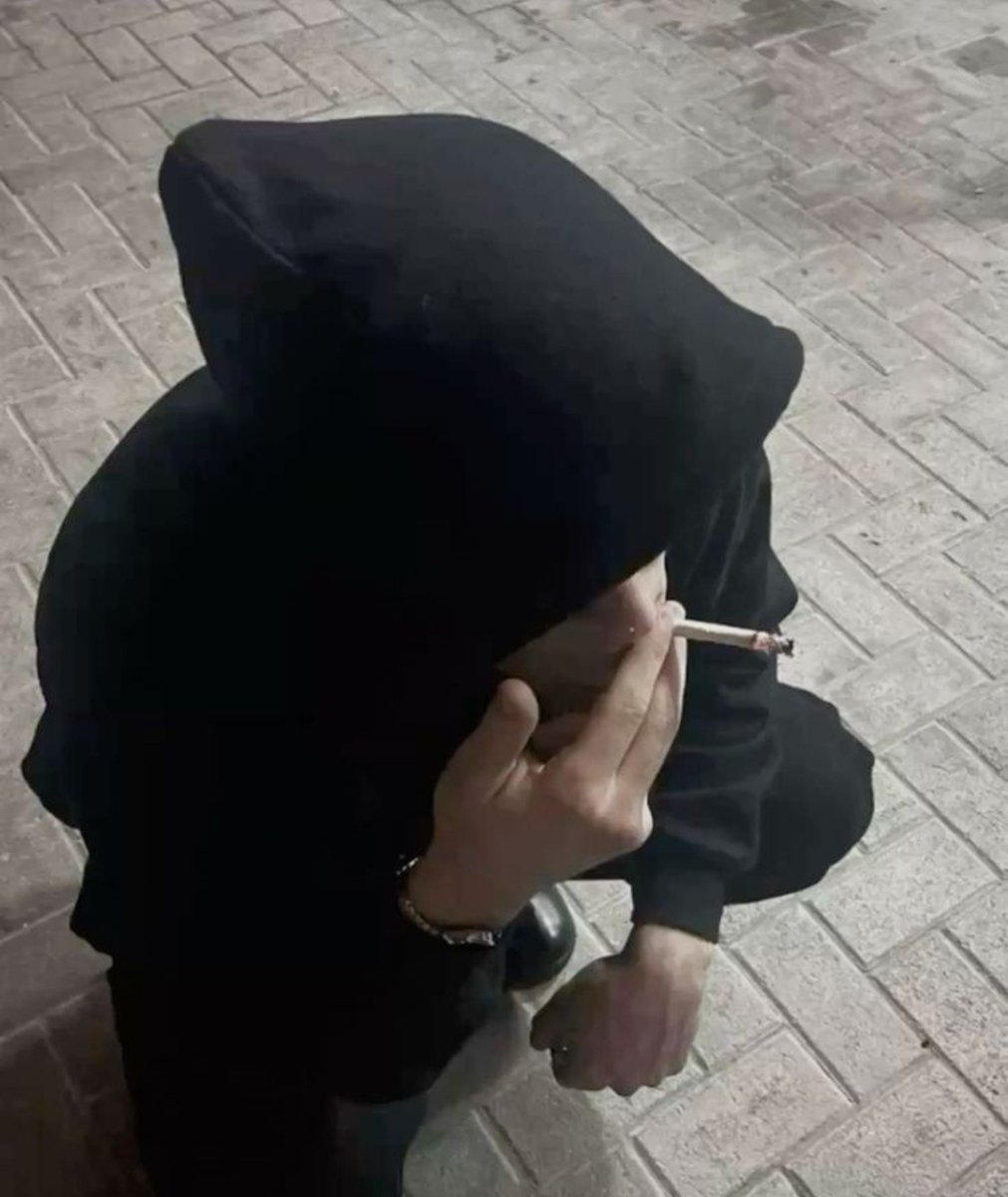 tsumbsby's tweet photo. Au #mernoski Ex's to lovers 

Donde Mernuel se queda sin datos y termina en la puerta de la casa de su ex.
O
Donde moski sale a sacar la basura y se encuentra con mernuel de frente. https://t.co/DFa9sx6WpN