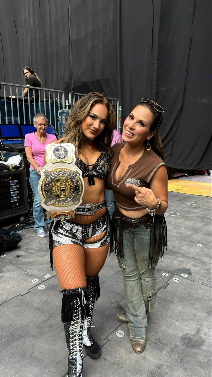 MickieJames tweet picture