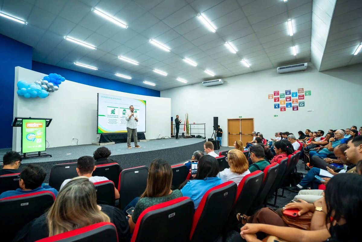 PrefBarcarena's tweet photo. O auditório da Escola Aloysio Chaves, em Barcarena-Sede, ficou lotado na quinta-feira (6), durante a segunda audiência pública destinada à discussão do projeto de parceria público-privada (PPP) para o manejo de resíduos sólidos e a limpeza pública do município. https://t.co/1bysPGdvvc