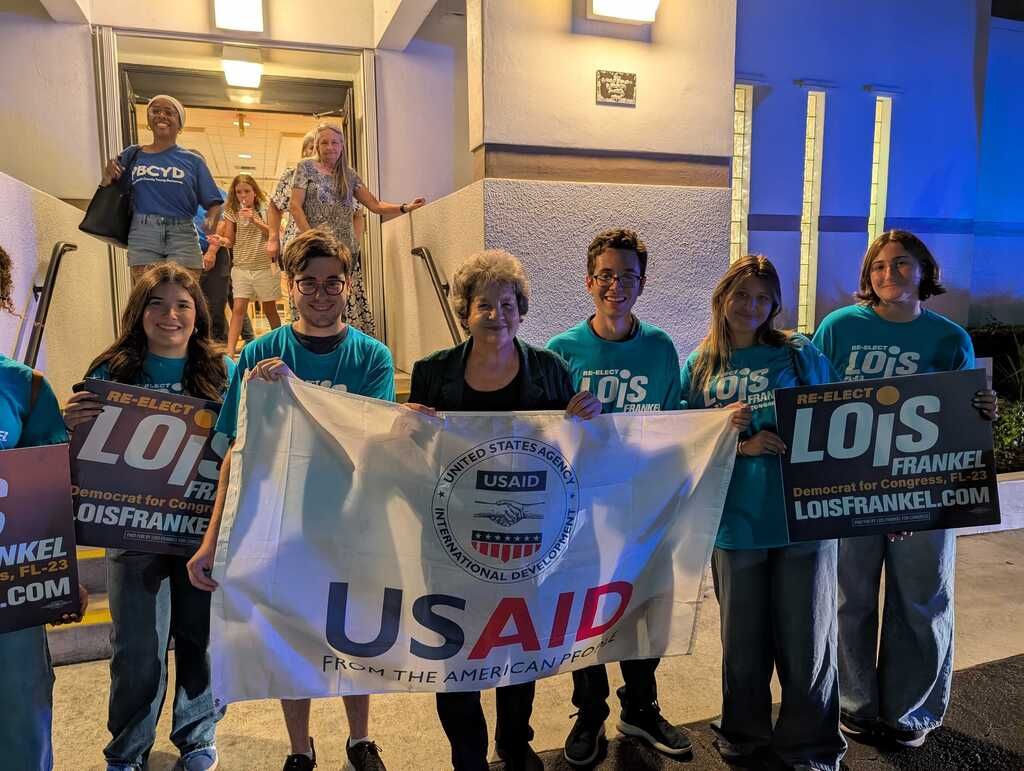 A4Leadership's tweet photo. Last night, I watched Rep. Lois Frankel passionately defend #USAID at a candidate forum in her district.
I could not be more proud of our team for making over 80,000 phone calls this week alone to reelect this champion of global development.

Let's get out the vote for soft power https://t.co/Y0w1jmUHlf
