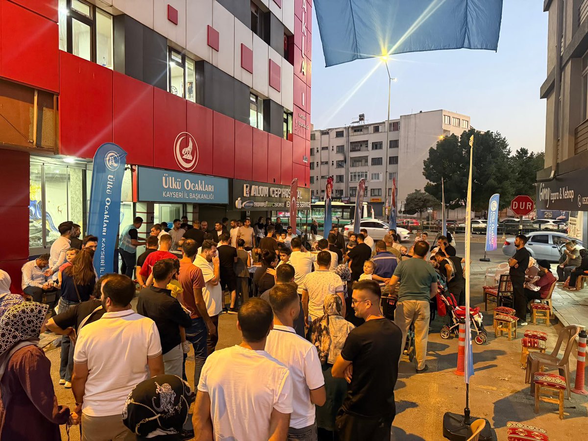halityagmur's tweet photo. Çocuklarımızın güvenliği ve trafik bilincinin artırılması amacıyla hayata geçirdiğimiz Araç Koltuğu ve Koltuk Yükseltici Sosyal Sorumluluk Projemizi, hemşehrilerimizin yoğun ilgisi ve katılımıyla başarıyla gerçekleştirdik.Bir bebek koltuğu, yalnızca bir güvenlik ekipmanı değil; geleceğimizin teminatı olan evlatlarımızın hayatını koruyan en önemli tedbirlerden biridir. Bir çocuğun güvenliği, ertelenebilecek değil, öncelik verilmesi gereken bir sorumluluktur.

Tek derdimiz Türk gençliği, tek gayemiz geleceğimiz olan evlatlarımızın güven içinde büyümesidir. Bu anlayışla, milletimize ve geleceğimize hizmet etmeye kararlılıkla devam edeceğiz.
