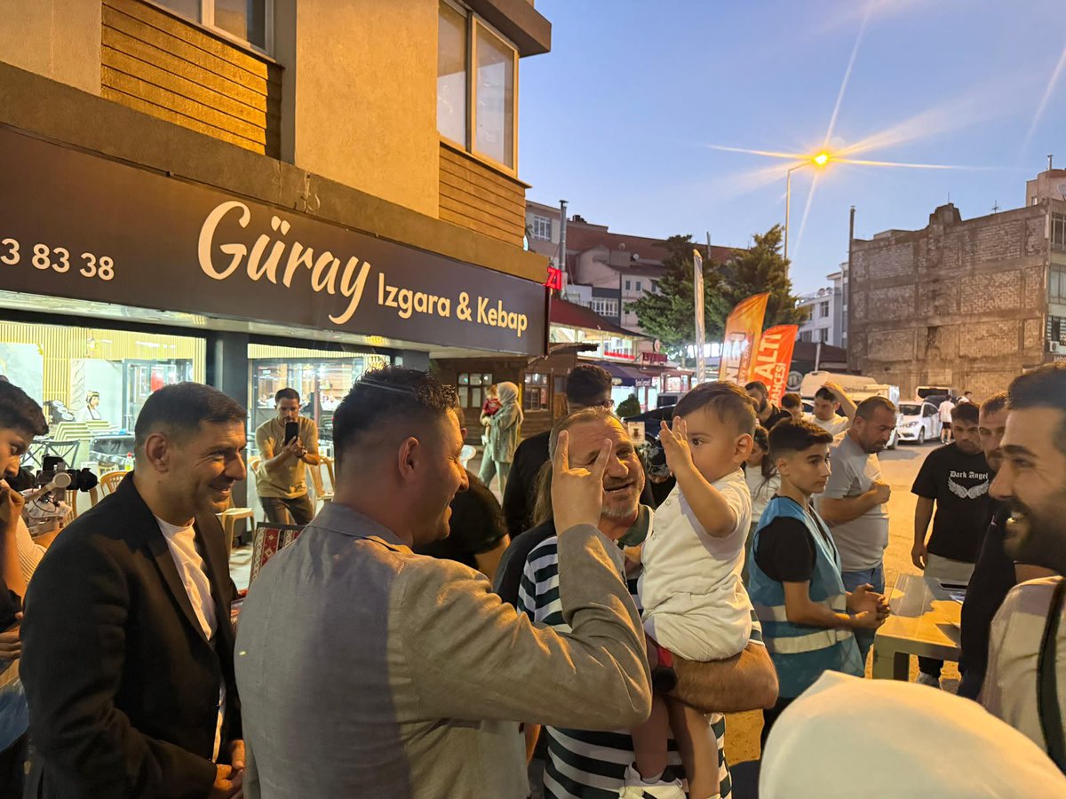 halityagmur's tweet photo. Çocuklarımızın güvenliği ve trafik bilincinin artırılması amacıyla hayata geçirdiğimiz Araç Koltuğu ve Koltuk Yükseltici Sosyal Sorumluluk Projemizi, hemşehrilerimizin yoğun ilgisi ve katılımıyla başarıyla gerçekleştirdik.Bir bebek koltuğu, yalnızca bir güvenlik ekipmanı değil; geleceğimizin teminatı olan evlatlarımızın hayatını koruyan en önemli tedbirlerden biridir. Bir çocuğun güvenliği, ertelenebilecek değil, öncelik verilmesi gereken bir sorumluluktur.

Tek derdimiz Türk gençliği, tek gayemiz geleceğimiz olan evlatlarımızın güven içinde büyümesidir. Bu anlayışla, milletimize ve geleceğimize hizmet etmeye kararlılıkla devam edeceğiz.
