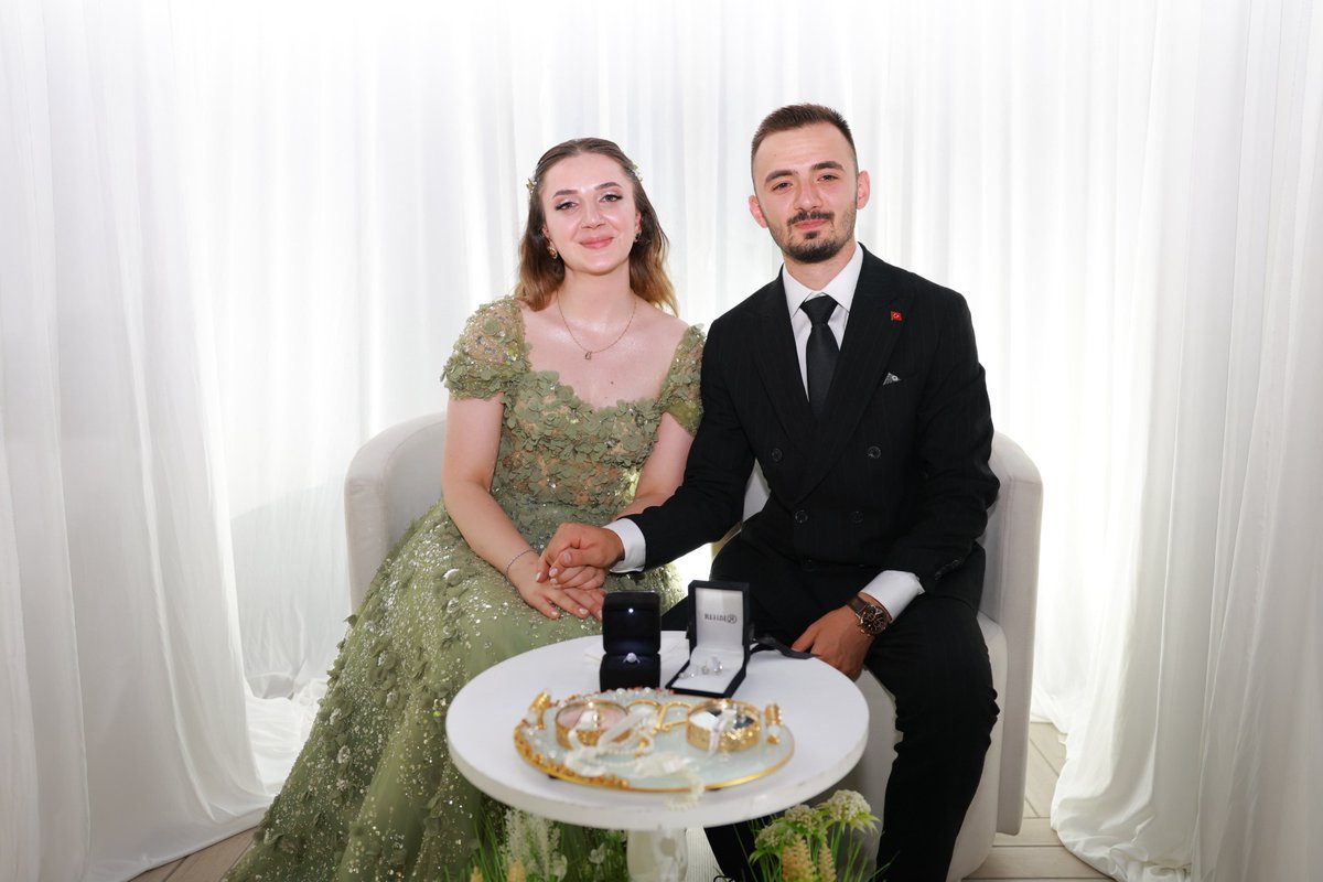 bulancakbel's tweet photo. Belediye Başkanımız Necmi Sıbıç; Önceki Dönem Giresun Milletvekilimiz Kadir Aydın, Belediye Başkan Yardımcılarımız Reşat Nuri Özdemir, İdris Çiçek ve Merve Yılmaz Göksu ile Basın Yayın ve Halkla İlişkiler Müdürümüz Canan Aydın Tezci'nin de katılımıyla, belediyemiz çalışma arkadaşımız Gökdeniz ve Emine Gül'ün nişan merasimine iştirak etti.

Hayatlarını birleştirme yolunda ilk adımı atan Gökdeniz & Emine Gül çiftini gönülden tebrik ediyor; Gayık ve Alparslan ailelerine hayırlı olsun dileklerimizi iletiyoruz.

Kendilerine çıktıkları bu güzel yolculukta ömür boyu mutluluklar diliyor, Allah'tan tamamına erdirmesini niyaz ediyoruz. 💍❤️