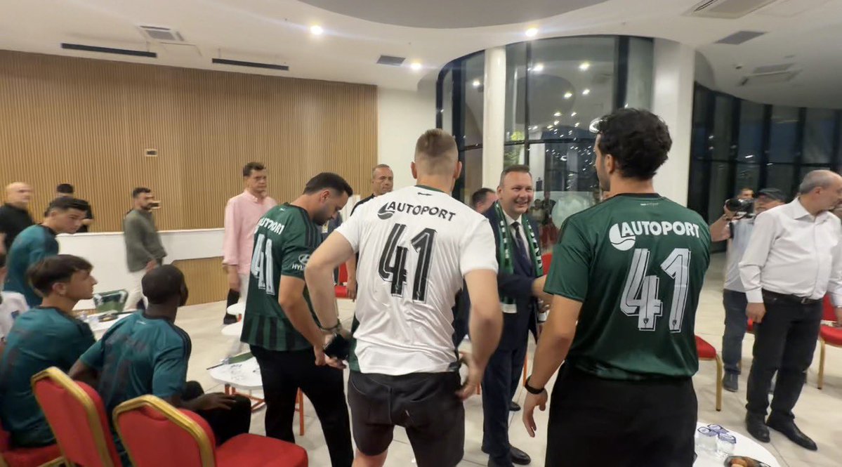 kocaelimhp41's tweet photo. İl Başkanımız Enes Emengen, Kocaelispor’umuzun Süper Lig yolculuğu öncesinde Milli İrade Meydanı’nda düzenlenen Sezon Açılışı Programı’na katıldı. 🟢⚫

Başkan Recep Durul, Teknik Direktör Selçuk İnan ve futbolcularımıza yeni sezonda başarılar diliyoruz. https://t.co/DP7tAiFOti