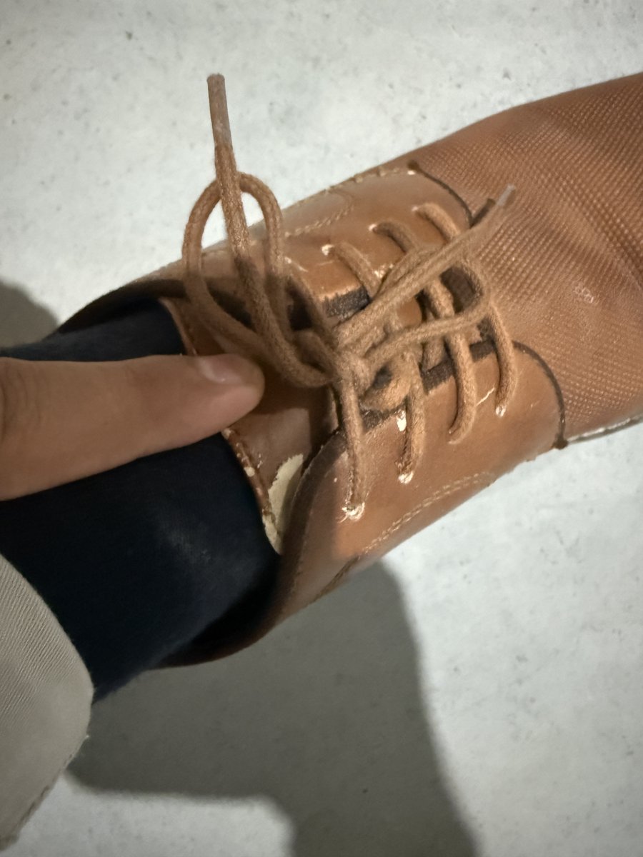 isagarparikh's tweet photo. @nykaafashion Both shoes were delivered damaged from so many places. Colour had peeled off. Were unusable and not-returnable. Order no. NYK-41625035-6265581. I trusted Nykaa Fashion and didn't open the package until tonight when I was going to wear them. https://t.co/mSXY9eLUuE
