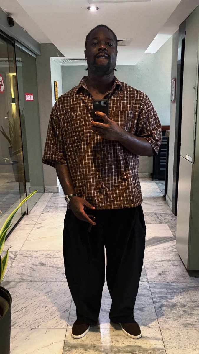 catchthisghost's tweet photo. This picture deserves way more attention than it’s getting. ❤️ If you’re 30BG, let me know where you’re supporting from. @davido @abazwhyllzz @DavidoPolice @30bgphoenixx https://t.co/srKxXOnoMA