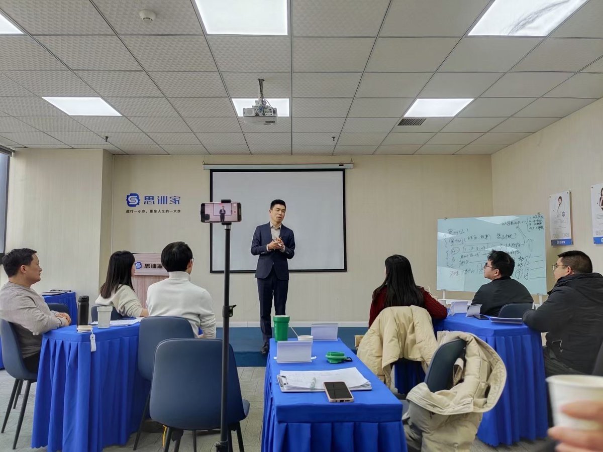 andrewbui100's tweet photo. Had a fantastic 2-hour workshop on digital marketing strategies today! Learned actionable SEO u0026 content tips that I can’t wait to apply. Huge thanks to the speaker for the insightful session. https://t.co/bRtFuXDvkC