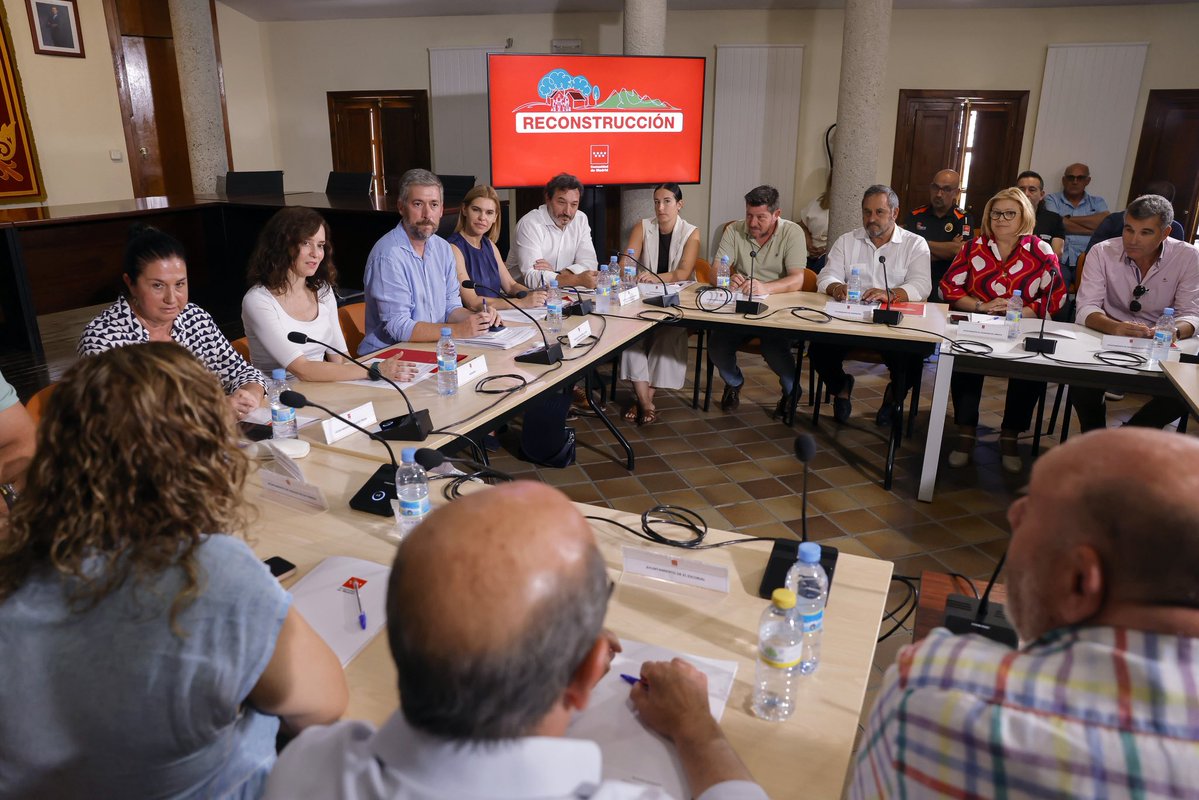 MA_GarciaMartin's tweet photo. Esta semana hemos podido recorrer los 17 municipios afectados por los incendios de la Sierra Oeste, escuchando a sus alcaldes y a sus vecinos para iniciar entre todos una #reconstrucción que será inédita.

Ahora más que nunca, todos estamos con la Sierra Oeste de Madrid. https://t.co/551ULfaN16