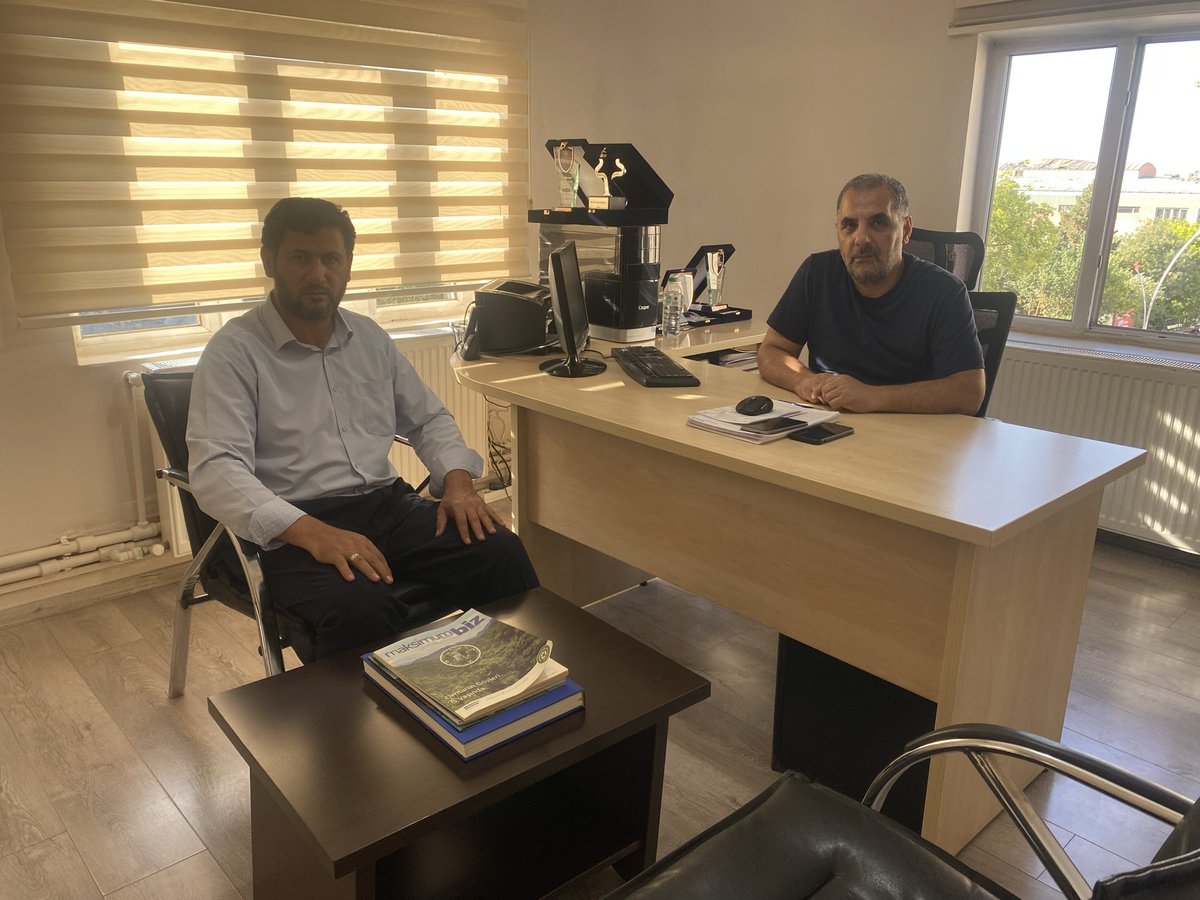 HudaParMus's tweet photo. İl Başkanlığımız tarafından başlatılan   ‘Yerel sorunların tespiti ve çözüm istişareleri ‘ çalışmaları kapsamında Merkez ilçemizin birkaç mahalle muhtarlarıyla bir araya geldiler.
  Ziyarette özellikle madde bağımlılığı ,ailenin ve gençliğin korunması    olmak üzere çeşitli konular konuşuldu.
   Misafirperverlikleri  için muhtarlarımız;
Dere mah.  Hayrettin ŞEN,
Kale mah.   Murat AYDIN,
Hürriyet mah.   Ekrem Y. TURAN,
Kültür mah.   Veysel ARSLAN,
Yeşilce mah.   M.İrfan ŞUBAŞI’na 
teşekkür ederiz.
