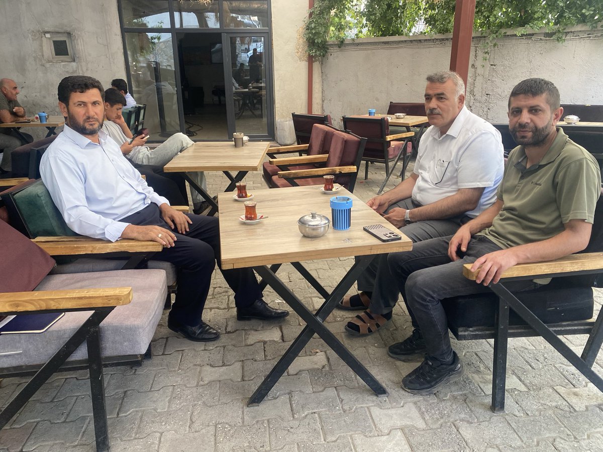 HudaParMus's tweet photo. İl Başkanlığımız tarafından başlatılan   ‘Yerel sorunların tespiti ve çözüm istişareleri ‘ çalışmaları kapsamında Merkez ilçemizin birkaç mahalle muhtarlarıyla bir araya geldiler.
  Ziyarette özellikle madde bağımlılığı ,ailenin ve gençliğin korunması    olmak üzere çeşitli konular konuşuldu.
   Misafirperverlikleri  için muhtarlarımız;
Dere mah.  Hayrettin ŞEN,
Kale mah.   Murat AYDIN,
Hürriyet mah.   Ekrem Y. TURAN,
Kültür mah.   Veysel ARSLAN,
Yeşilce mah.   M.İrfan ŞUBAŞI’na 
teşekkür ederiz.