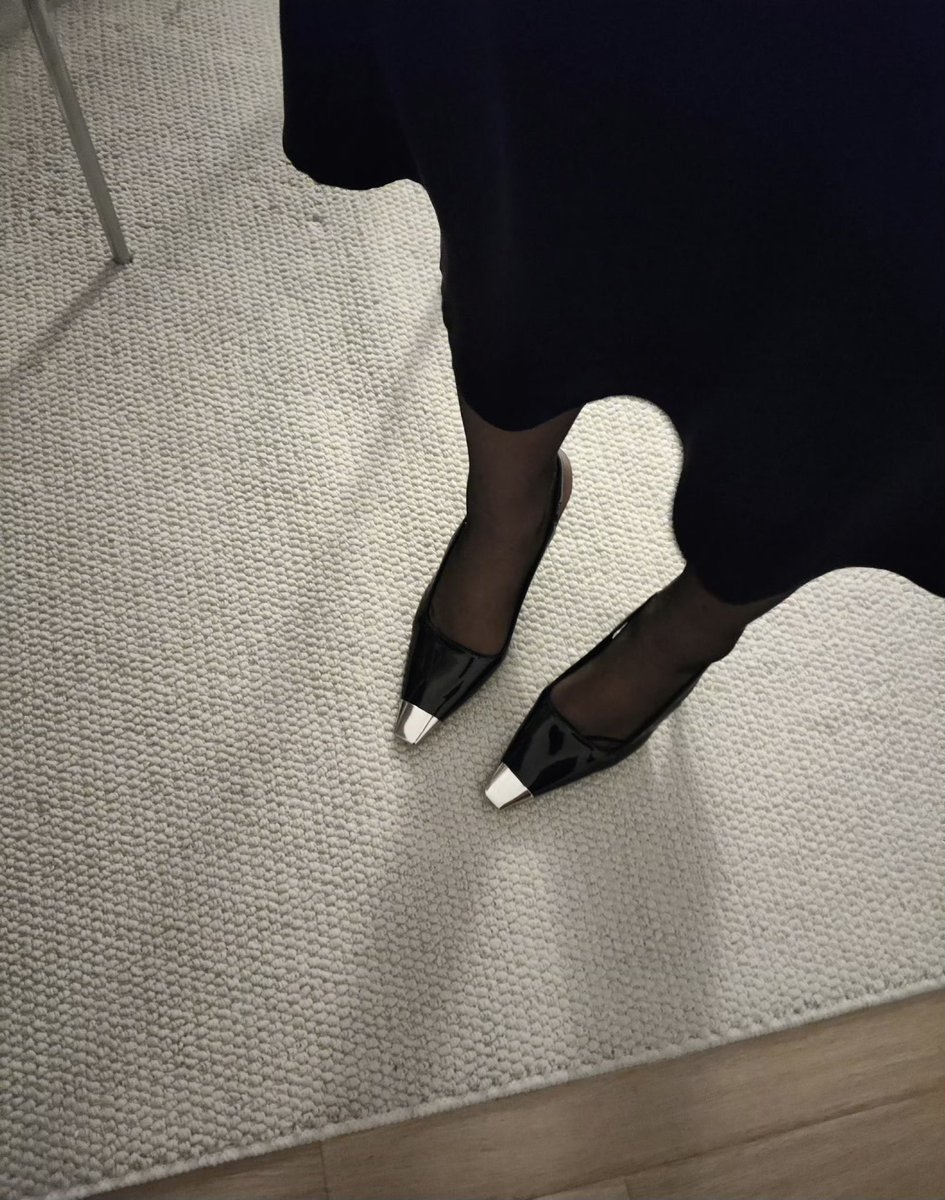 Impactball's tweet photo. 今日份成熟女装ootd #多伦多 #留学生 https://t.co/EGSTPN4hzS