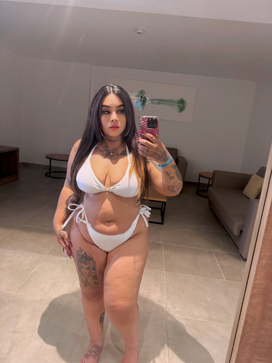 curvylilyy's tweet photo. Can a plus sized mom pull off a bikini? https://t.co/vZaihhjwgE