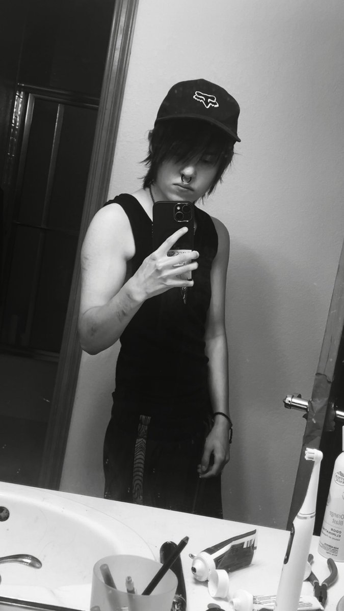 Maxxmurd3r's tweet photo. Workout progress oh yeah #emo #emoboy #moothunt #bi #moothunt〃・ https://t.co/KVx2Tq8yu8