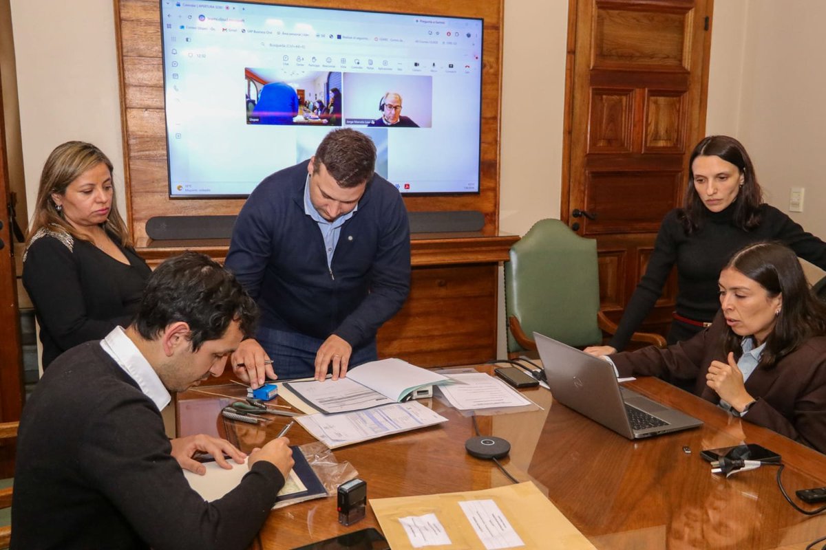 MauriPintiClop's tweet photo. ⚡ El Parque Solar Guaymallén sigue avanzando.

EMESA abrió las ofertas económicas del proceso licitatorio, un paso clave para avanzar hacia la adjudicación de una obra que impulsará la generación de energía solar y la transición energética en Mendoza. ☀️🌱 https://t.co/6ApCrX1ThC