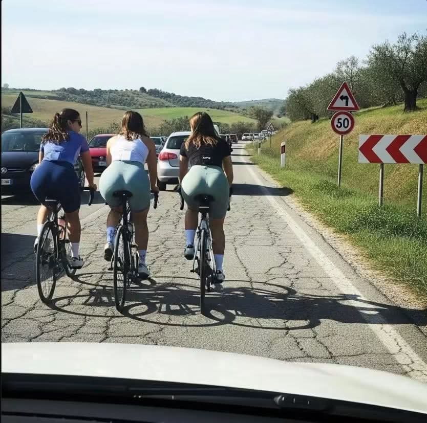 jen_moxon's tweet photo. Bloody cyclists riding 3 abreast https://t.co/m8eUt4UHbz