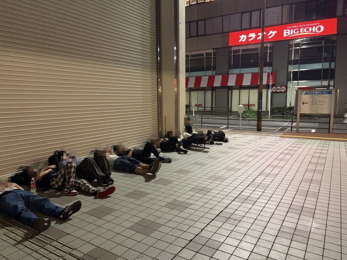 Zone_Axie's tweet photo. 横浜ヨドバシ一体どうなってる、、、

本当にここは日本か？ https://t.co/omXaeNQLxK