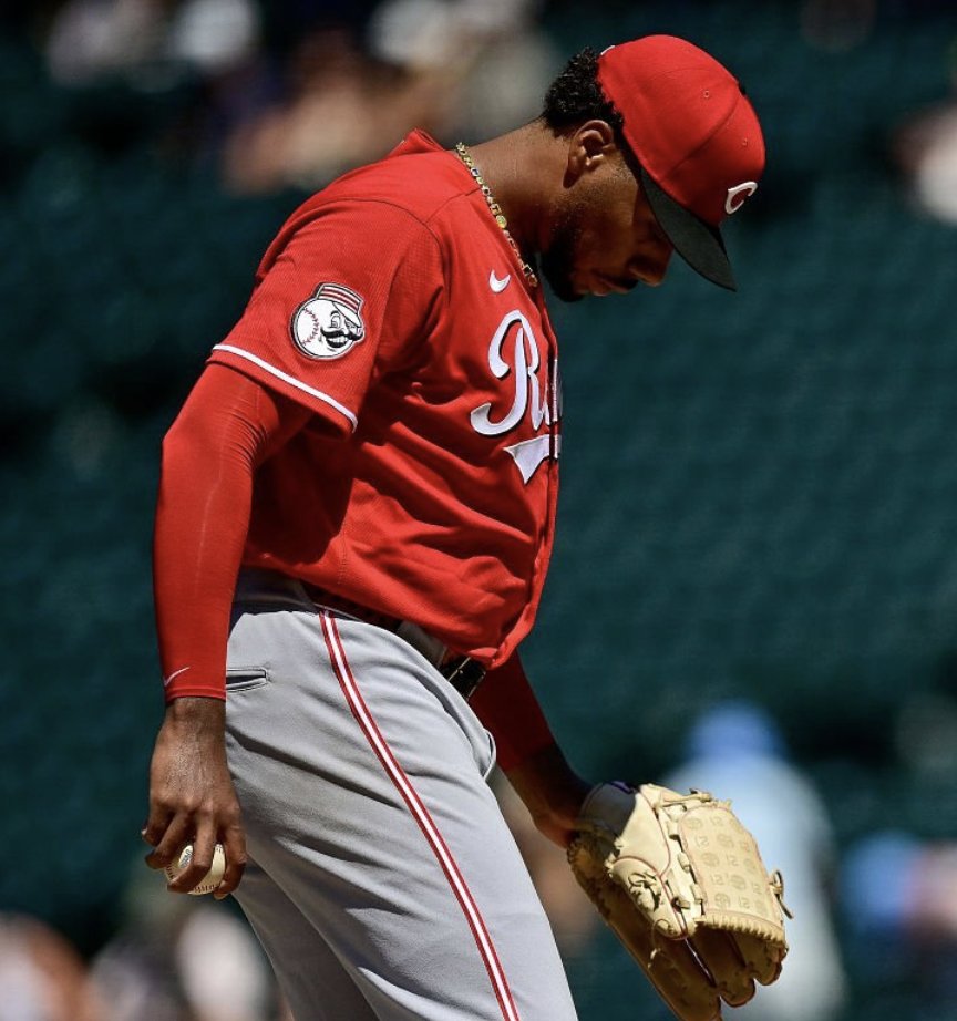 JustBB_Media's tweet photo. Hunter Greene will undergo surgery on his elbow to repair a partially torn UCL, per @m_sheldon 

Greene pitched to a 6.83 ERA in just 5 starts this season after undergoing a different surgery in March to remove bone spurs in his right elbow. https://t.co/GecBUGjY42