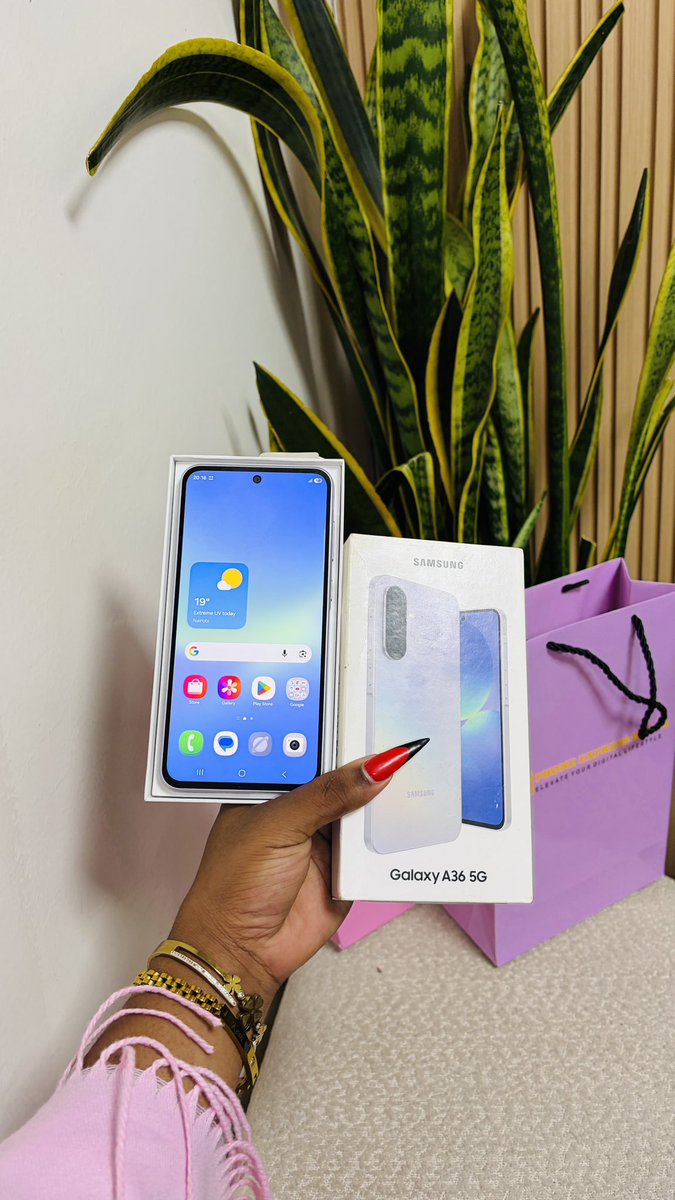 PhoneExpressKe's tweet photo. DEAL ALERT🚨

Samsung Galaxy A36 5G
Condition:Mint💧
Color Code:Awesome Gray🐦
8GB Ram|256GB Storage 
2 Months Old📆
Neat🫧
📺Super Amoled,120Hz
       6.7 inch Screen
📸50 Megapixels
📶Dual Physical Sim Cards
⚙️Powered By Snapdragon 6 Gen 3
🔋5000mAh
🫆On-Screen Fingerprint 
Android 15
🎥4k@30fps
📑12 Months Warranty 
🏷️Free 45 Watts Fast Charger + Cable
🏷️Free Premium Clear Case 
🏷️Free Deluxe screen Protector 
Countrywide Delivery 📦🚚
32,000ksh
Happy Shopping 🛍️🛒

HURRY!
