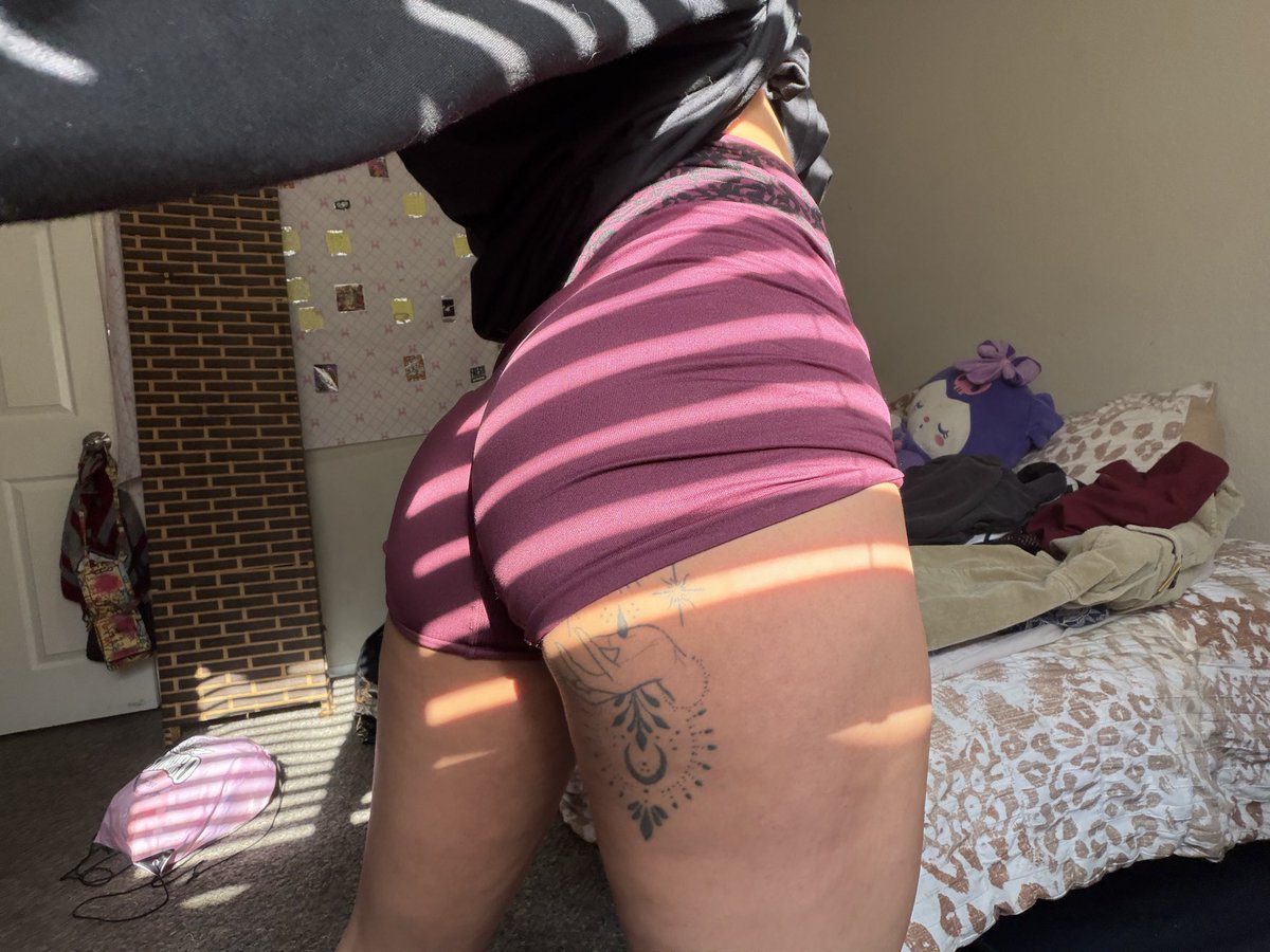 makeouthillvice's tweet photo. Who’s coming to get degraded ! 💋
Add my snap to play 
👻makeouthillvice
#nsfw #gooner #pink #obsession #lasvegasmeetup #lasvegas #findom #femdom #godess https://t.co/ciaCFEAyDJ
