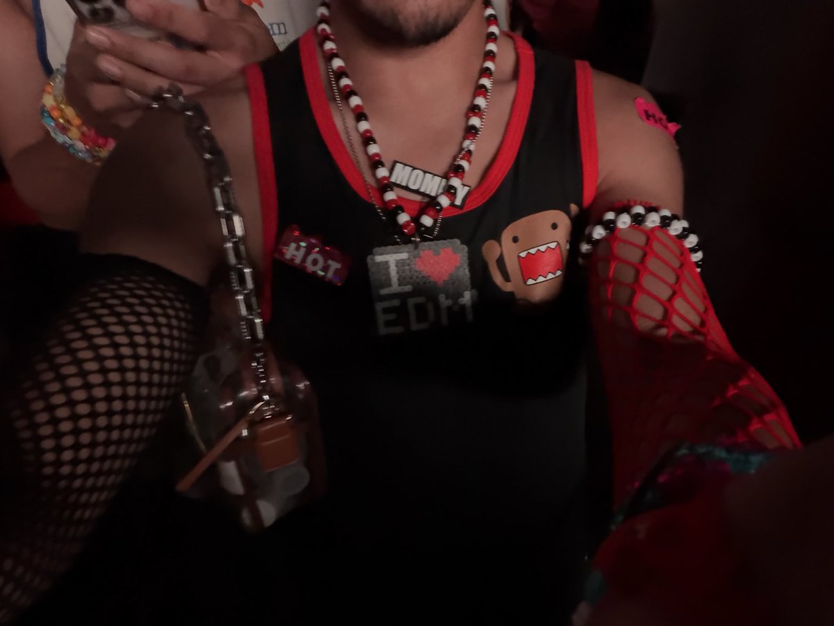 yourn1jesse's tweet photo. i <3 edm https://t.co/3jBapthNwN
