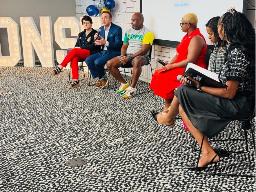 OVSJG_DC's tweet photo. Today, OVSJG joined @ONSEDC_ Inside the Industry: Media &amp; Communications Career Panel to help introduce youth participants to the wide range of opportunities within public service and communications. Panelists shared their career journeys &amp; highlighted the power of storytelling. https://t.co/fqgN4ZJEhu