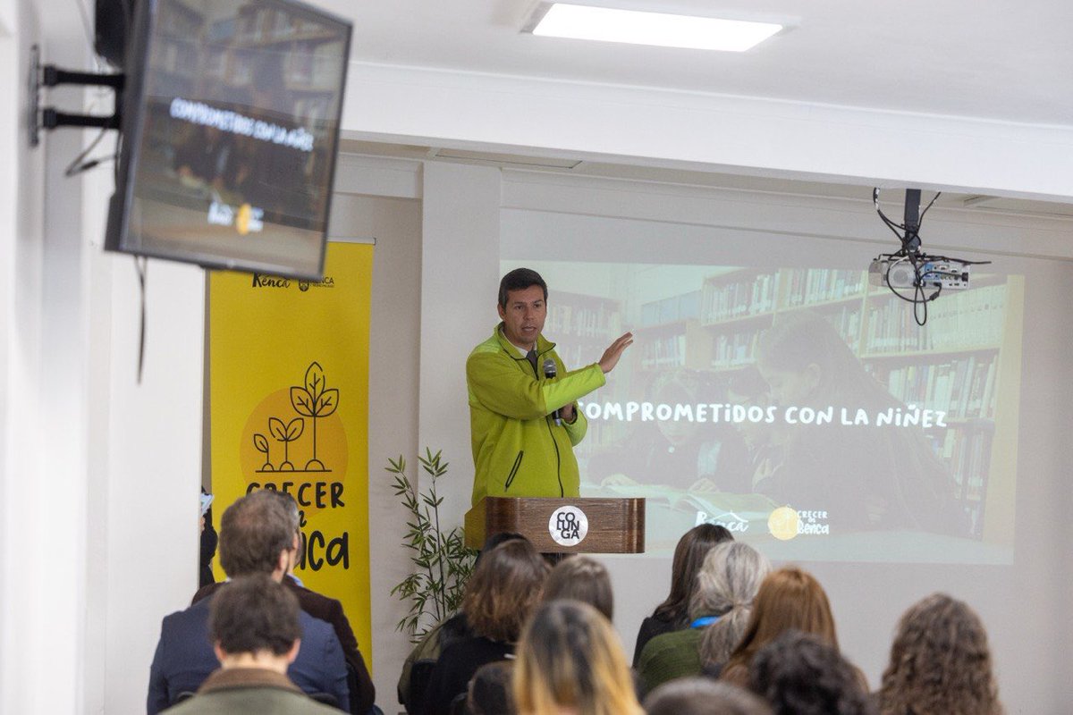 cn_castro's tweet photo. ¡Llegaron los resultados del Yo Voy al PreKinder en Renca!

Si el 2023, solo 3 de cada 10 renquinos iban más de un 95% a clases en PK, el 2026 llegamos a 6 de cada 10, logrando un podio que nos enorgullece: Renca es la comuna con mayor % de niños con buena asistencia escolar de toda la RM 👏🏼

Estos resultados fueron destacados esta mañana en Mesa Central de @Tele13_Radio y presentados en un seminario en @fundcolunga con presencia de la ministra @MPArzola y toda una comunidad de académicos, fundaciones y sostenedores que nos han acompañado en la implementación de nuestro Sistema Local de la Niñez.

Que un niño vaya a clases todos los días cambia su trayectoria de vida. Esa es la convicción que nos moviliza todos los días para que #CrecerEnRenca sea una experiencia sin límites! 💪🏼