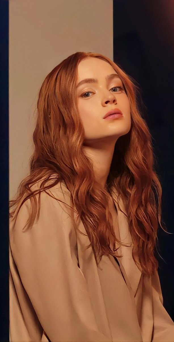 celebsvibs's tweet photo. and this photoshoot of sadie sink in 2022.😍😍 https://t.co/0FVD8g2g7A