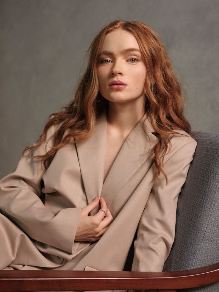 celebsvibs's tweet photo. and this photoshoot of sadie sink in 2022.😍😍 https://t.co/0FVD8g2g7A