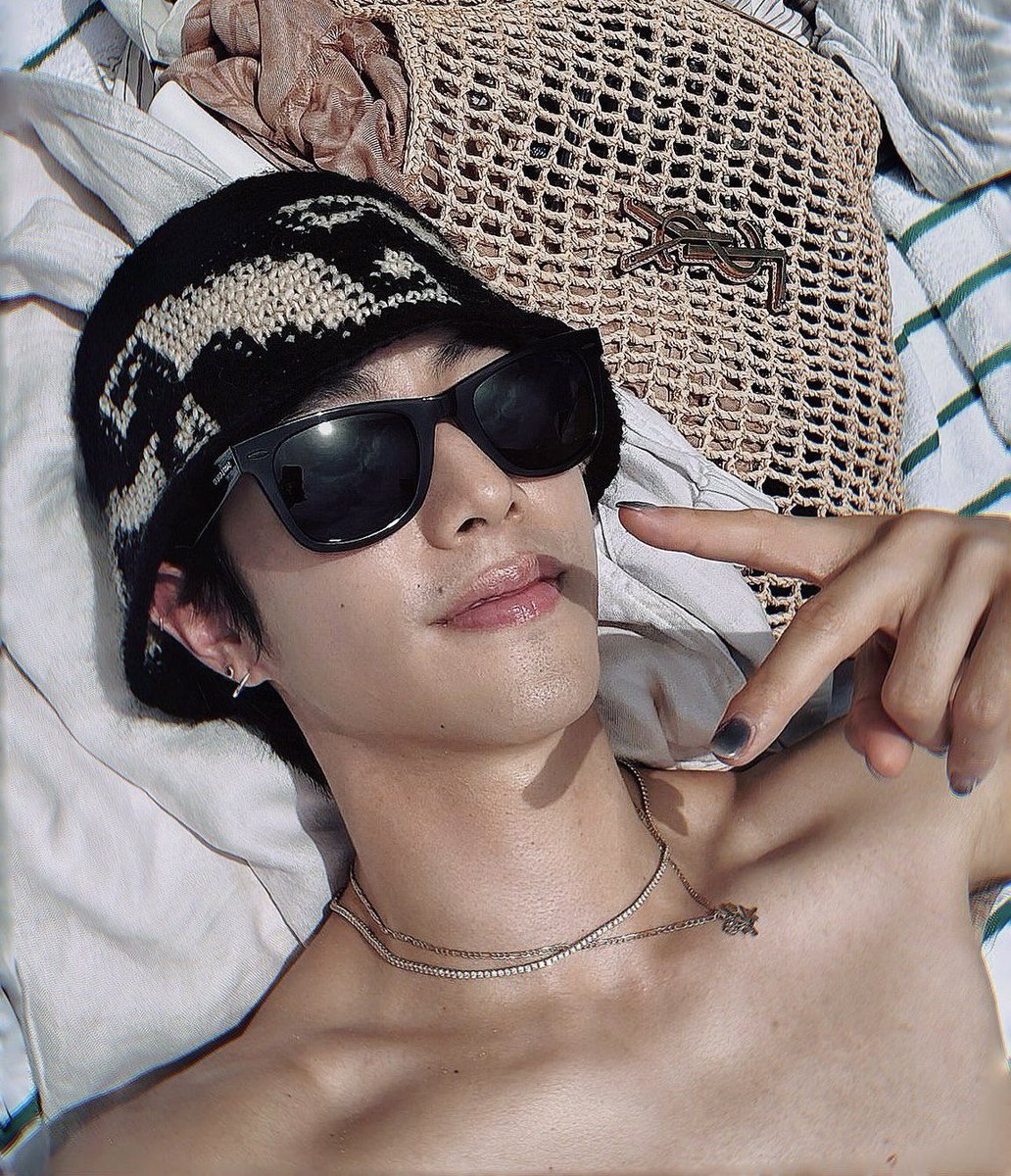 not4kei's tweet photo. .
.
.
(llegando tarde otra vez)
kei ft. supermamones presenta
#superpoolparty https://t.co/m549lVCEmk