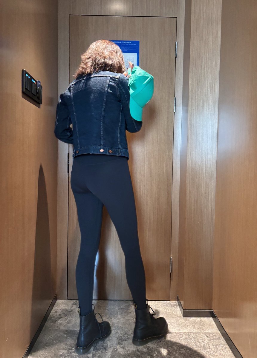 NoahFletcher's tweet photo. 《女-加急匹配》40岁高个子人妻

想找个解决生理需求的男士，只进入身体，不进入生活！

要求：25-45岁 干净 身体健康 不粘人 喜欢舔b

联系方式 : https://t.co/YoCwWjY6zb https://t.co/FIZw0g2pCP