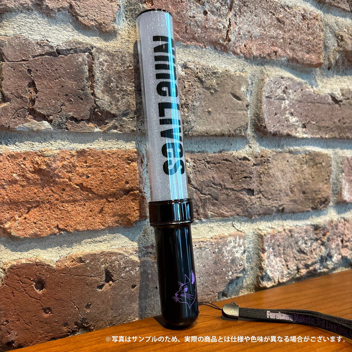 Lantis_FM's tweet photo. #古川慎
3rd Live Tour「Nine Lives」
グッズ事前通販受付中🐈‍⬛

帰ってきましたペンライト！
皆さま！12色の光で
再び会場を照らしてください🙏

そしてそんな皆さまの
足元を照らしてくれるのは
し・し・あ・ん・ぐ・り！
足取り軽やかになりますね😊

🛍️ご予約はこちら
https://t.co/0SvKXwUTdi https://t.co/o99BxJSYhF