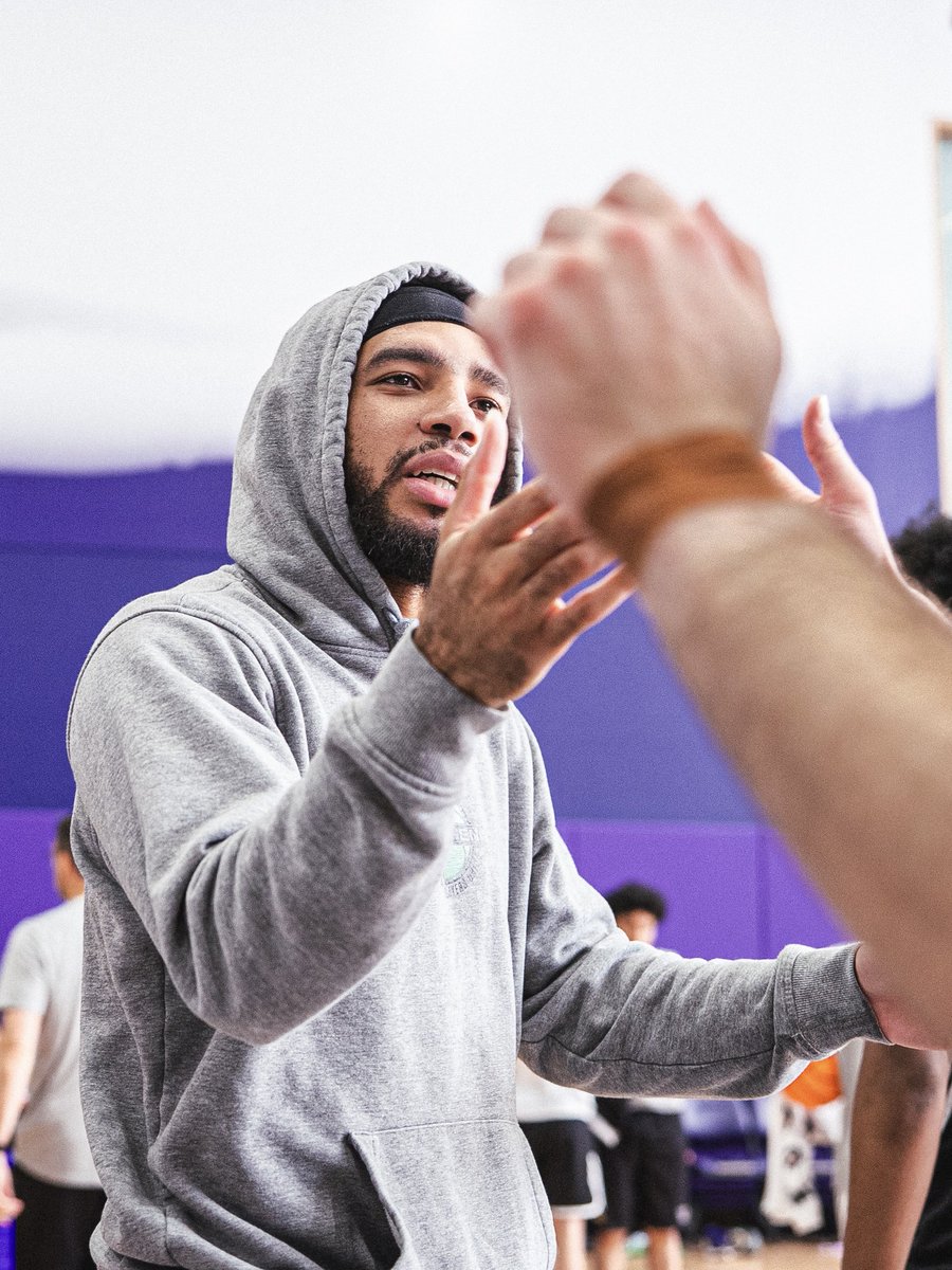UW_MBB's tweet photo. One of the greatest Huskies, but even better person. Thank you for stopping by today @TerrellNBrown! https://t.co/H663Joe70t