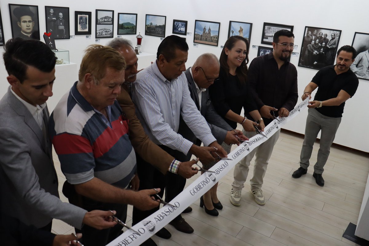 ahmleon's tweet photo. 📜El AHML y la Dirección General de Archivos, acompañó al Museo Miguel Hidalgo de Abasolo en la inauguración de su exposición por los 100 años del Movimiento Cristero.
🤝Agradecemos la invitación y celebramos fortalecer los vínculos para preservar y difundir la historia regional. https://t.co/lwVzIKAtyK