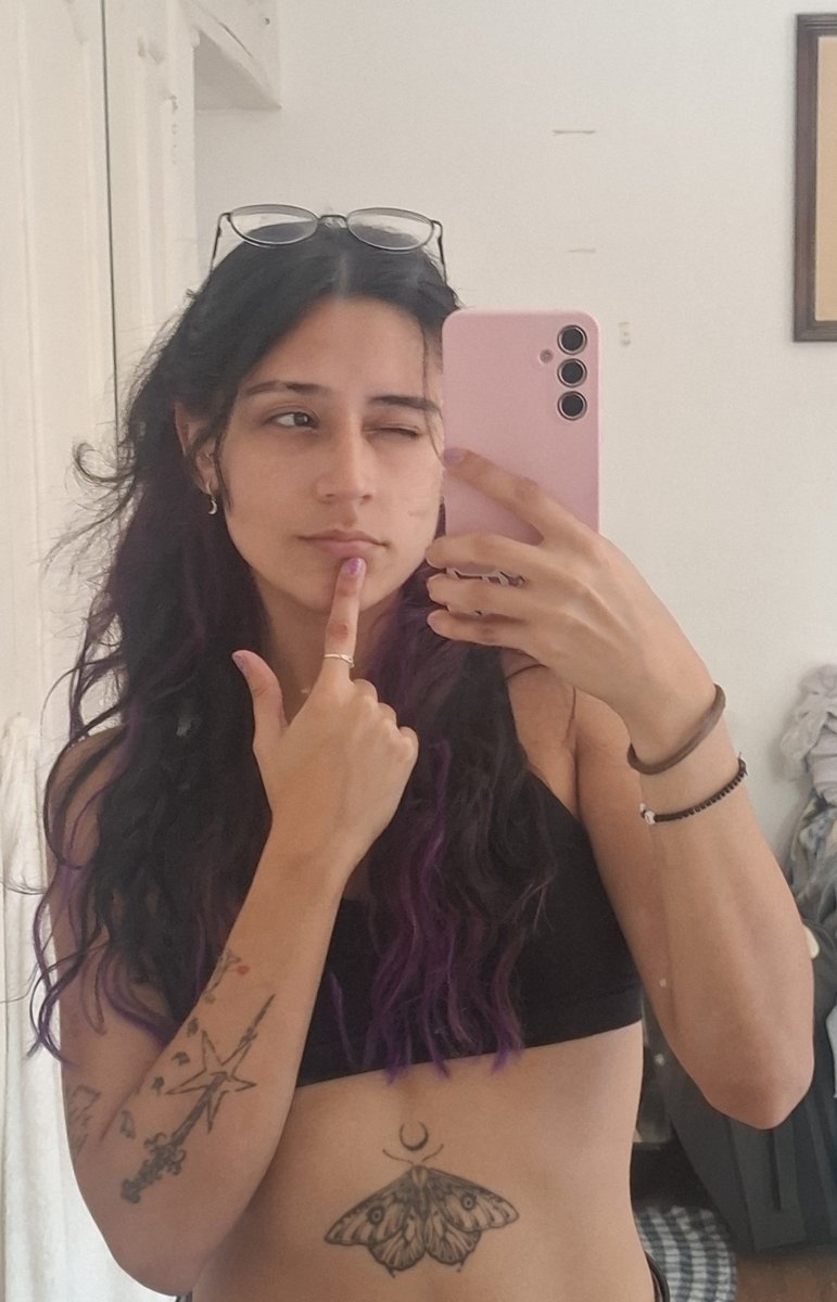kaydiboca's tweet photo. chegou agosto e eu sou linda e lésbica 😁 https://t.co/BHOooS742N